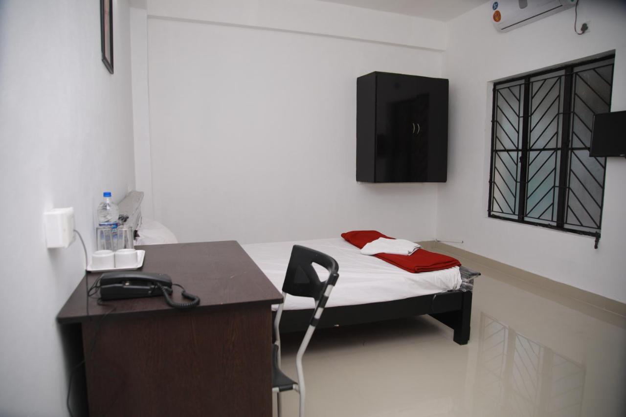 Отель Meghna Residency Тривандрум Экстерьер фото