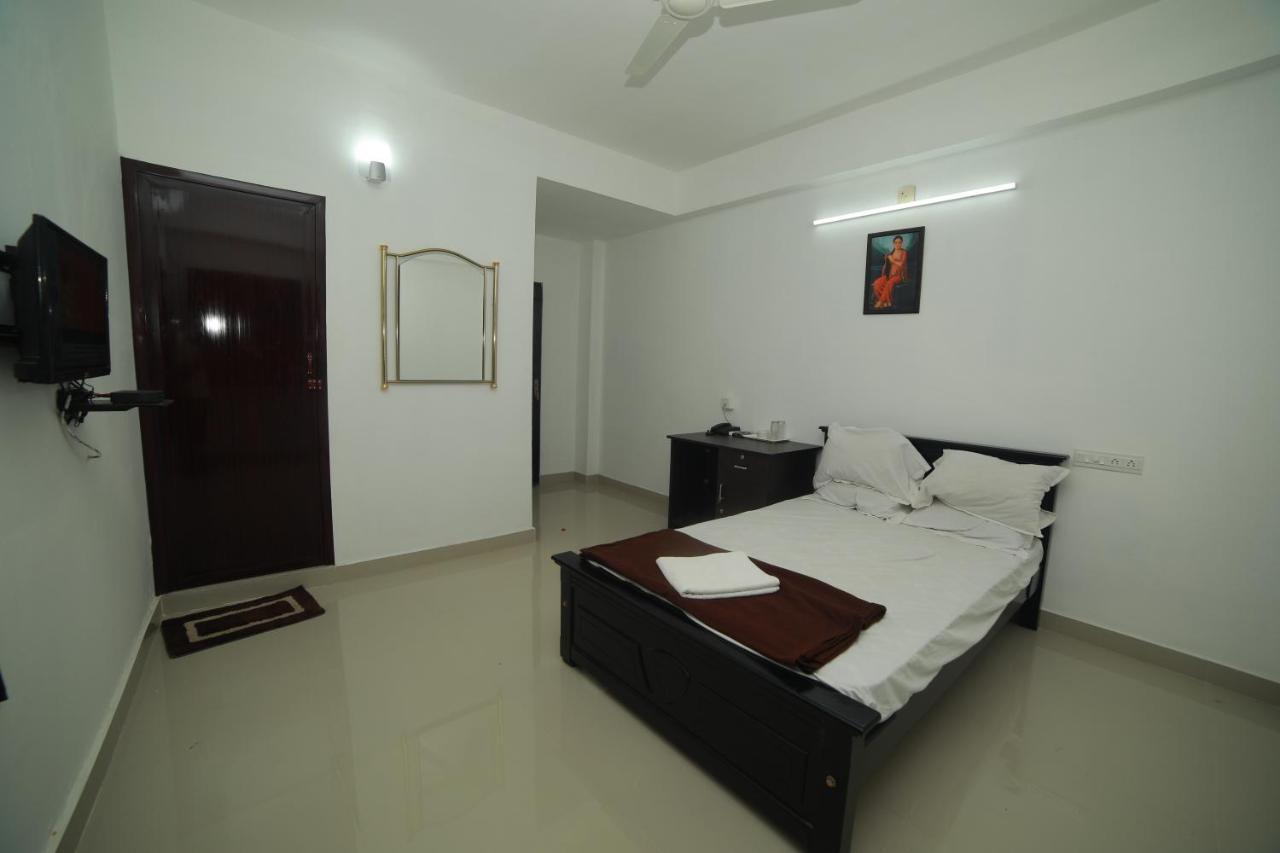 Отель Meghna Residency Тривандрум Экстерьер фото