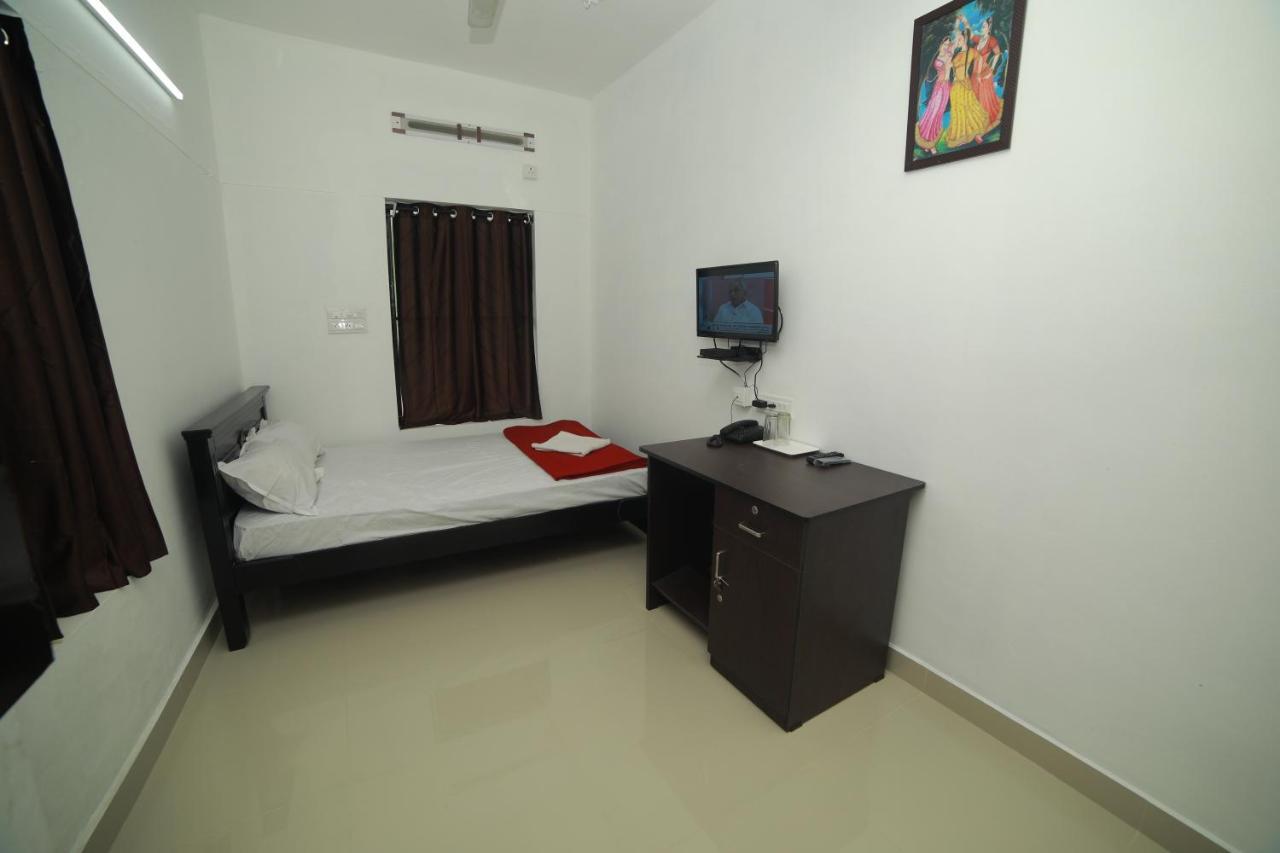 Отель Meghna Residency Тривандрум Экстерьер фото