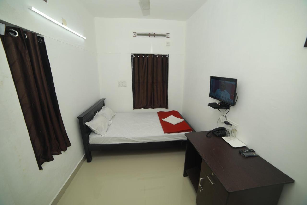 Отель Meghna Residency Тривандрум Экстерьер фото