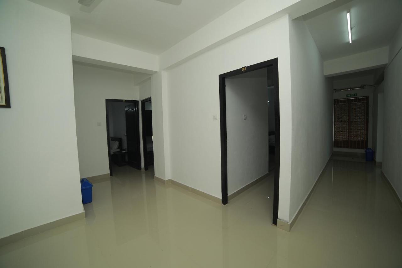 Отель Meghna Residency Тривандрум Экстерьер фото