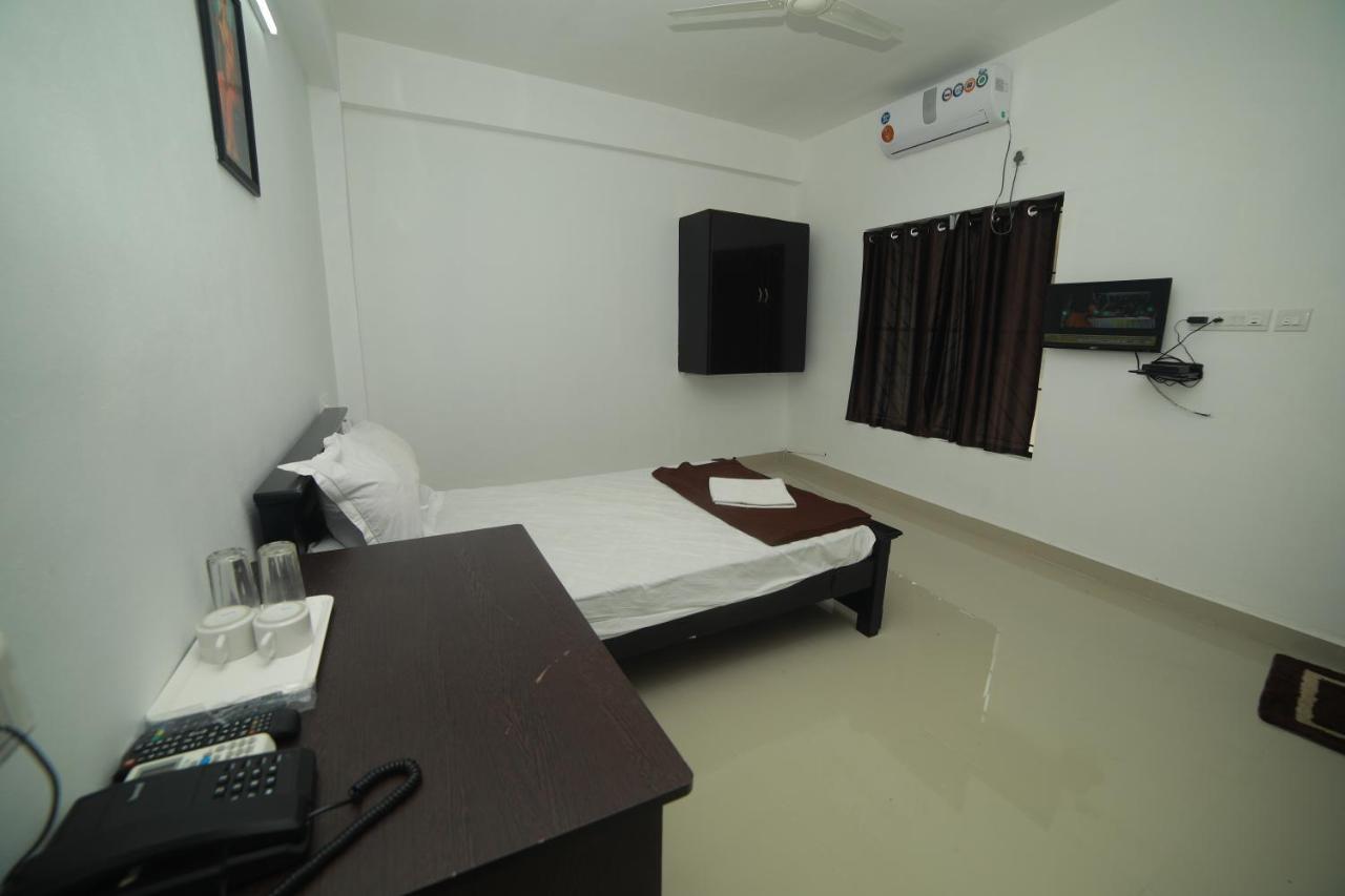 Отель Meghna Residency Тривандрум Экстерьер фото