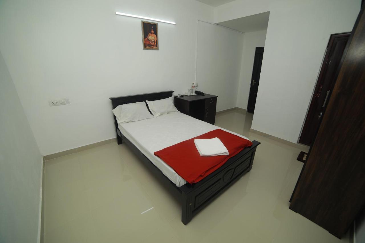 Отель Meghna Residency Тривандрум Экстерьер фото