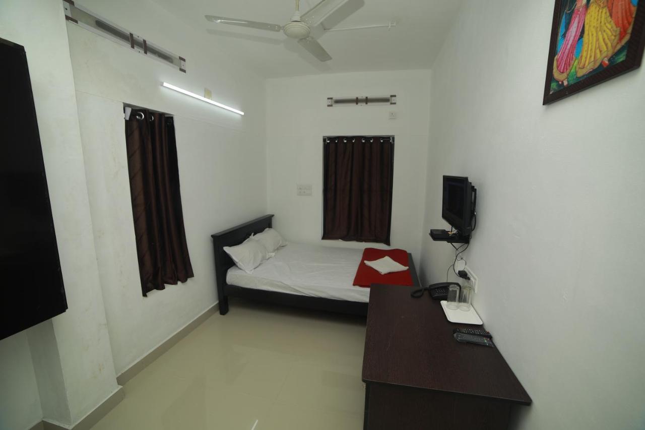 Отель Meghna Residency Тривандрум Экстерьер фото