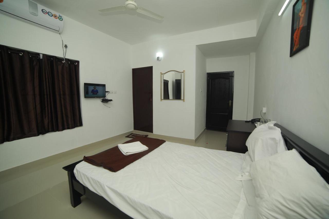 Отель Meghna Residency Тривандрум Экстерьер фото